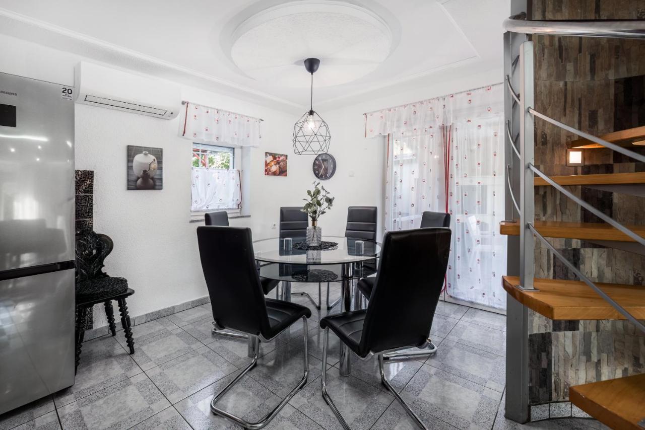 Tomici Villa Tratea - With A Heated Pool מראה חיצוני תמונה